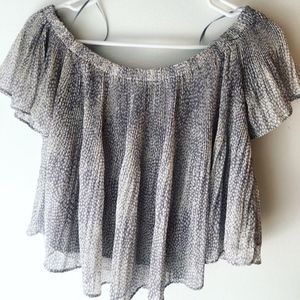 Storee over the shoulder top